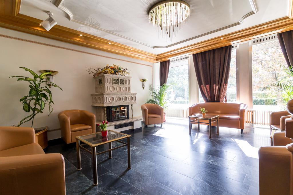 Tagungshotel Hoechster Hof Франкфурт на Майн Екстериор снимка