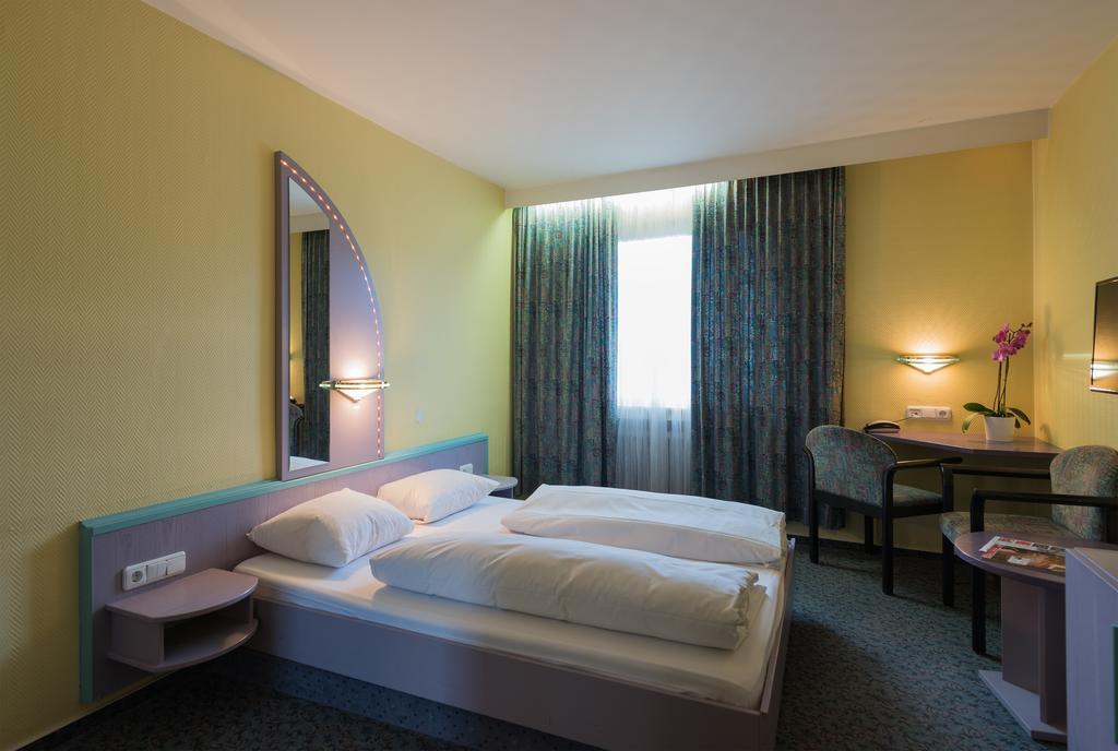 Tagungshotel Hoechster Hof Франкфурт на Майн Екстериор снимка