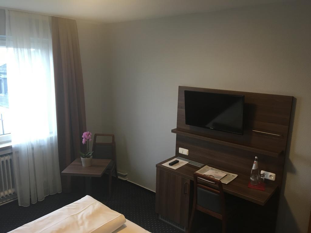 Tagungshotel Hoechster Hof Франкфурт на Майн Екстериор снимка